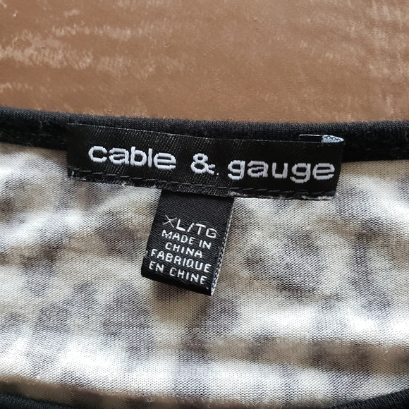 Cable & Gauge Animal Print Size XL Top - Picture 2 of 5